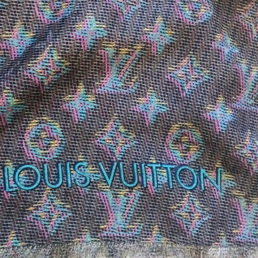 Authentic Louis Vuitton Pop Shawl - Picture 5 of 8